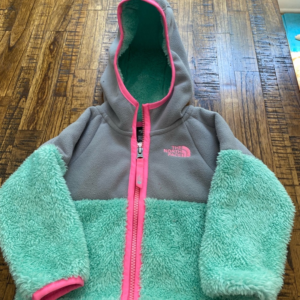 Teal North Face jacket that’s barely worn